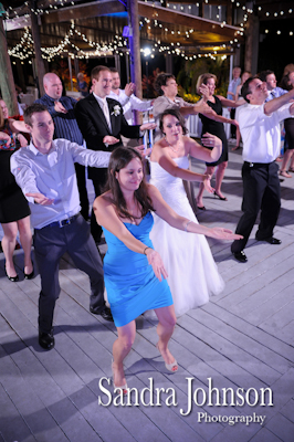 Best Lakeside wedding at Paradise Cove in Orlando, Florida - Wedding photographer - Sandra Johnson (SJFoto.com)